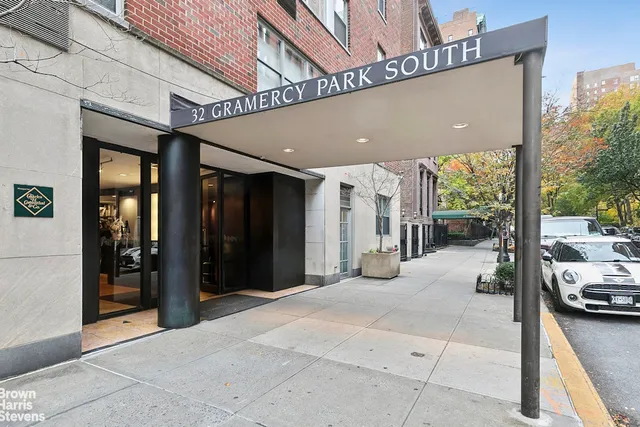 $950,000 | 32 Gramercy Park South, Unit 5J | Gramercy