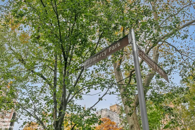 $950,000 | 32 Gramercy Park South, Unit 5J | Gramercy