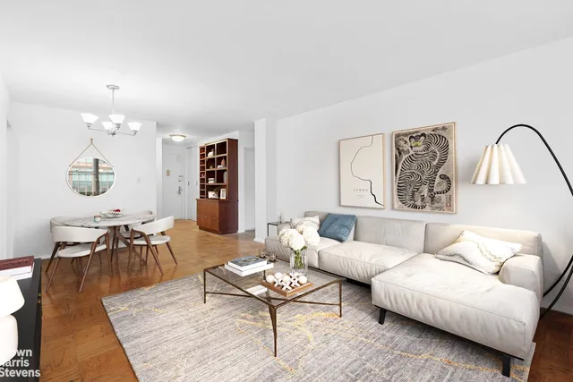 $950,000 | 32 Gramercy Park South, Unit 5J | Gramercy