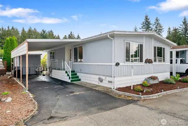 a view of a house with backyard and sitting area