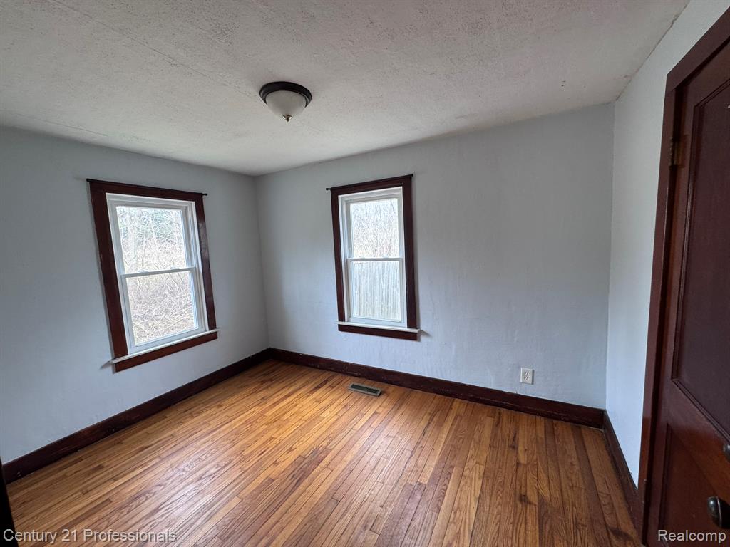 2021 West Rose Center Road Holly, MI 48442 - Photo 25 of 30