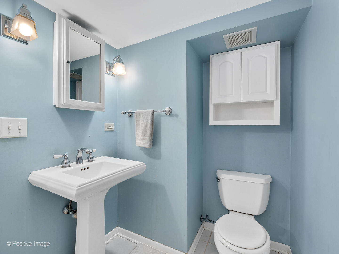 503 Kipling Court Wheaton, IL 60187 - Photo 18 of 27 a bathroom with a toilet sink and mirror