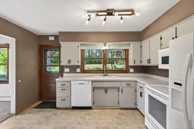 $379,900 | 18554 St Francis Boulevard Northwest, Anoka, MN 55303