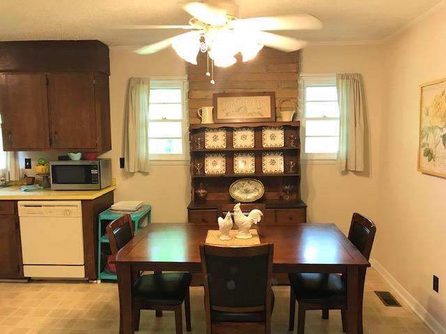 2804 Cat Creek Road Manchester, TN 37355 - Photo 5 of 14 From the living will bring you to the large eat in kitchen dining area