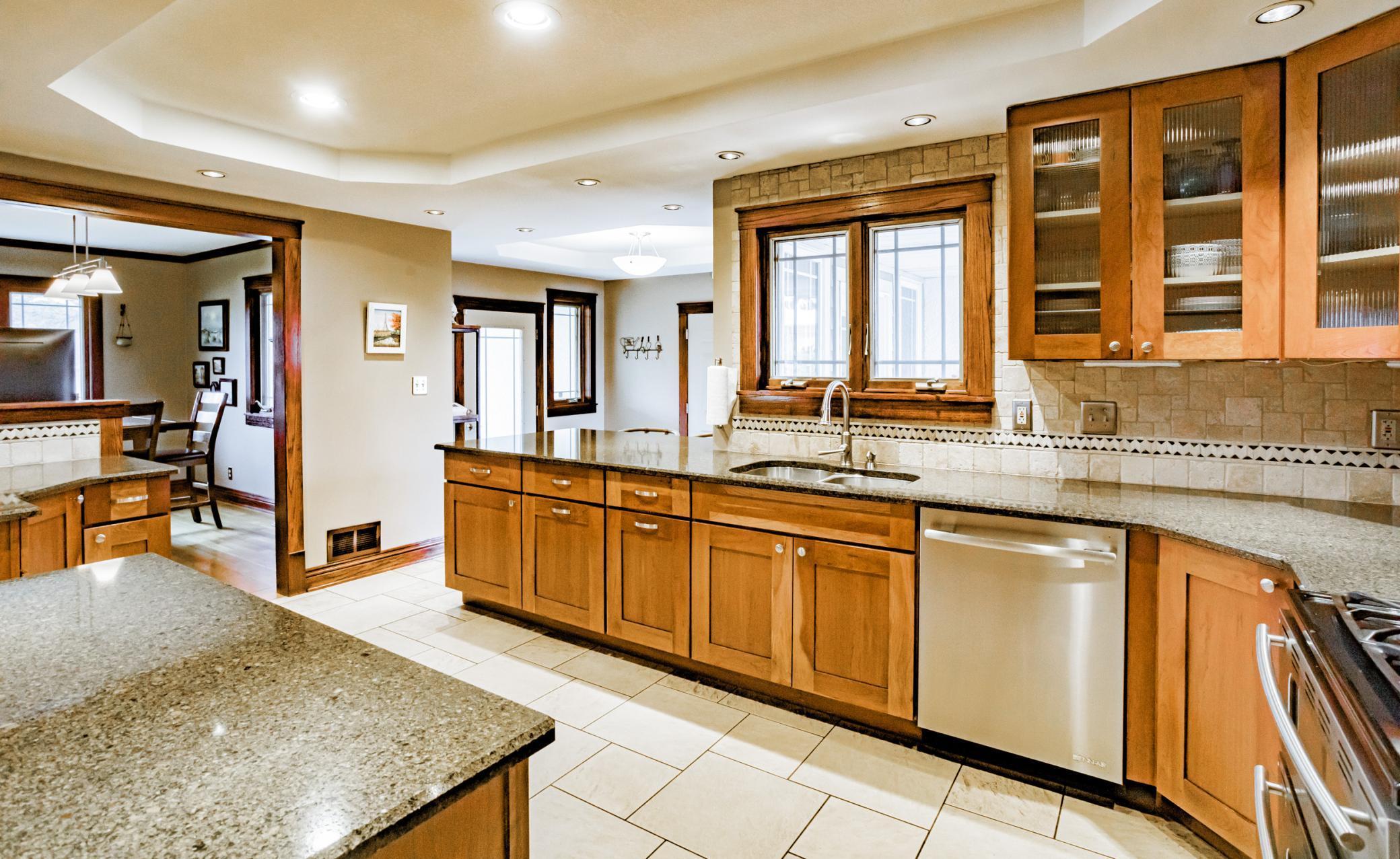 2105 Midlothian Road Roseville, MN 55113 - Photo 8 of 39 Gallery Image 8