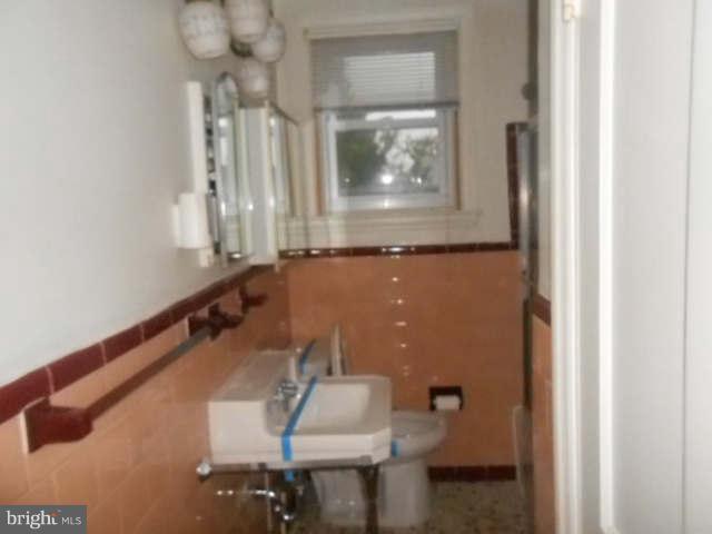 6918 Fieldcrest Road Baltimore, MD 21215 - Photo 11 of 19 Bath