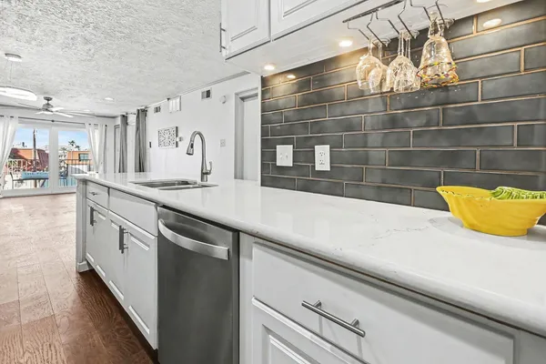 $1,850 | 307 Yacht Club Lane, Unit 307, El Lago, TX 77586