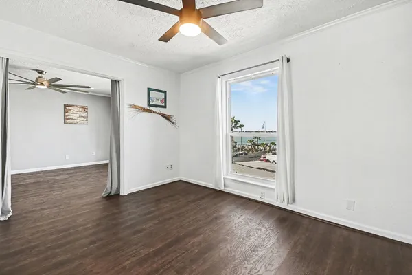 $1,850 | 307 Yacht Club Lane, Unit 307, El Lago, TX 77586