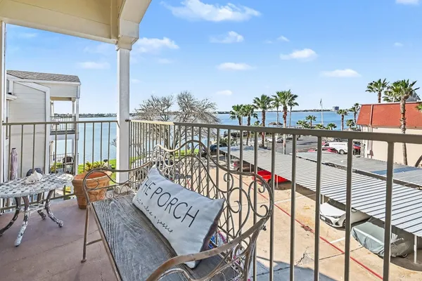 $1,850 | 307 Yacht Club Lane, Unit 307, El Lago, TX 77586
