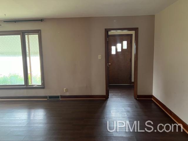 325 South Lincoln Road Escanaba, MI 49829 - Photo 17 of 39 Gallery Image 17