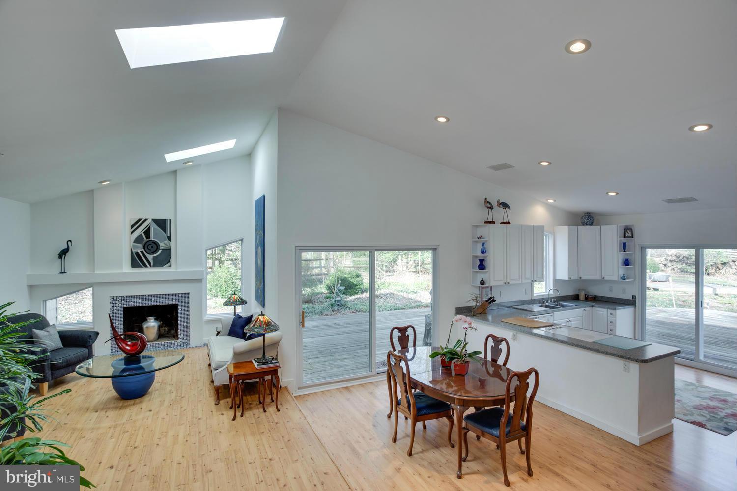 11252 Handlebar Road Reston, VA 20191 - Photo 4 of 30 Interior (General)