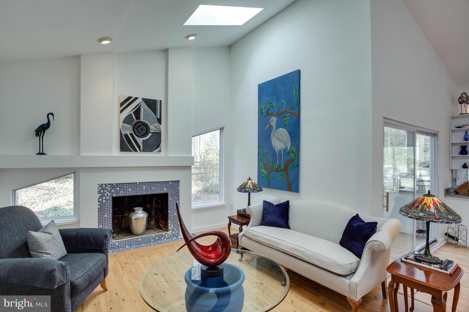 11252 Handlebar Road Reston, VA 20191 - Photo 9 of 30 Living Room