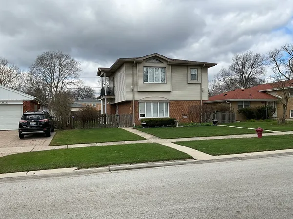 $829,900 | 9226 Kilbourn Avenue, Skokie, IL 60076