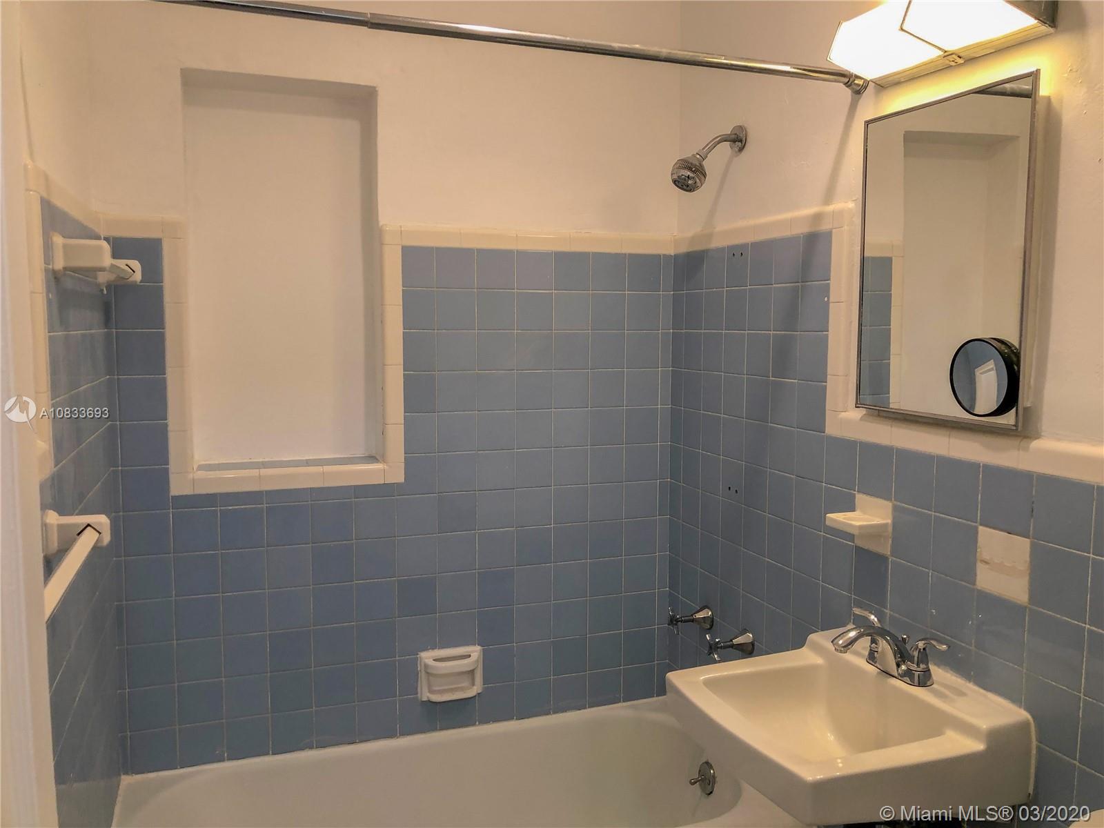 544 Warren Lane Key Biscayne, FL 33149 - Photo 8 of 11