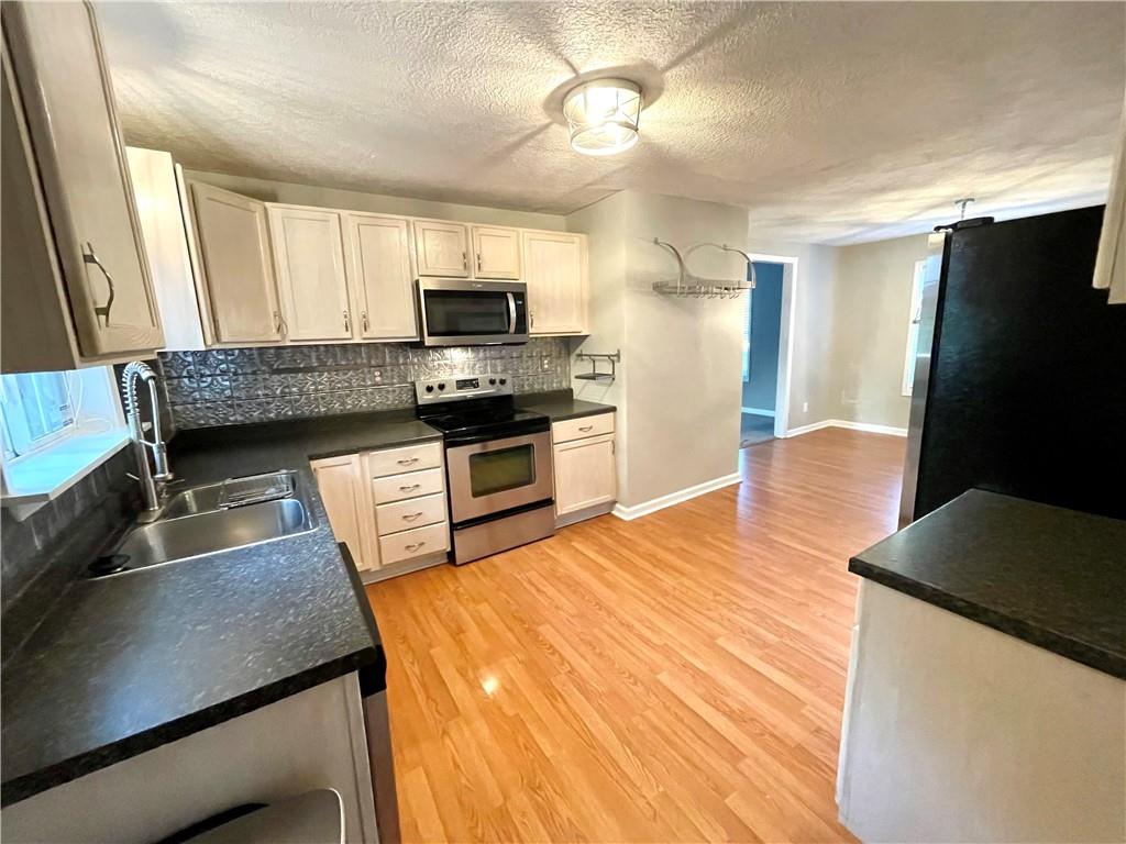 339 West Stop 11 Road Indianapolis, IN 46217 - Photo 10 of 39 Gallery Image 10