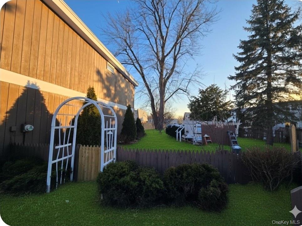 34 Hampton Court Middletown, NY 10941 - Photo 2 of 20