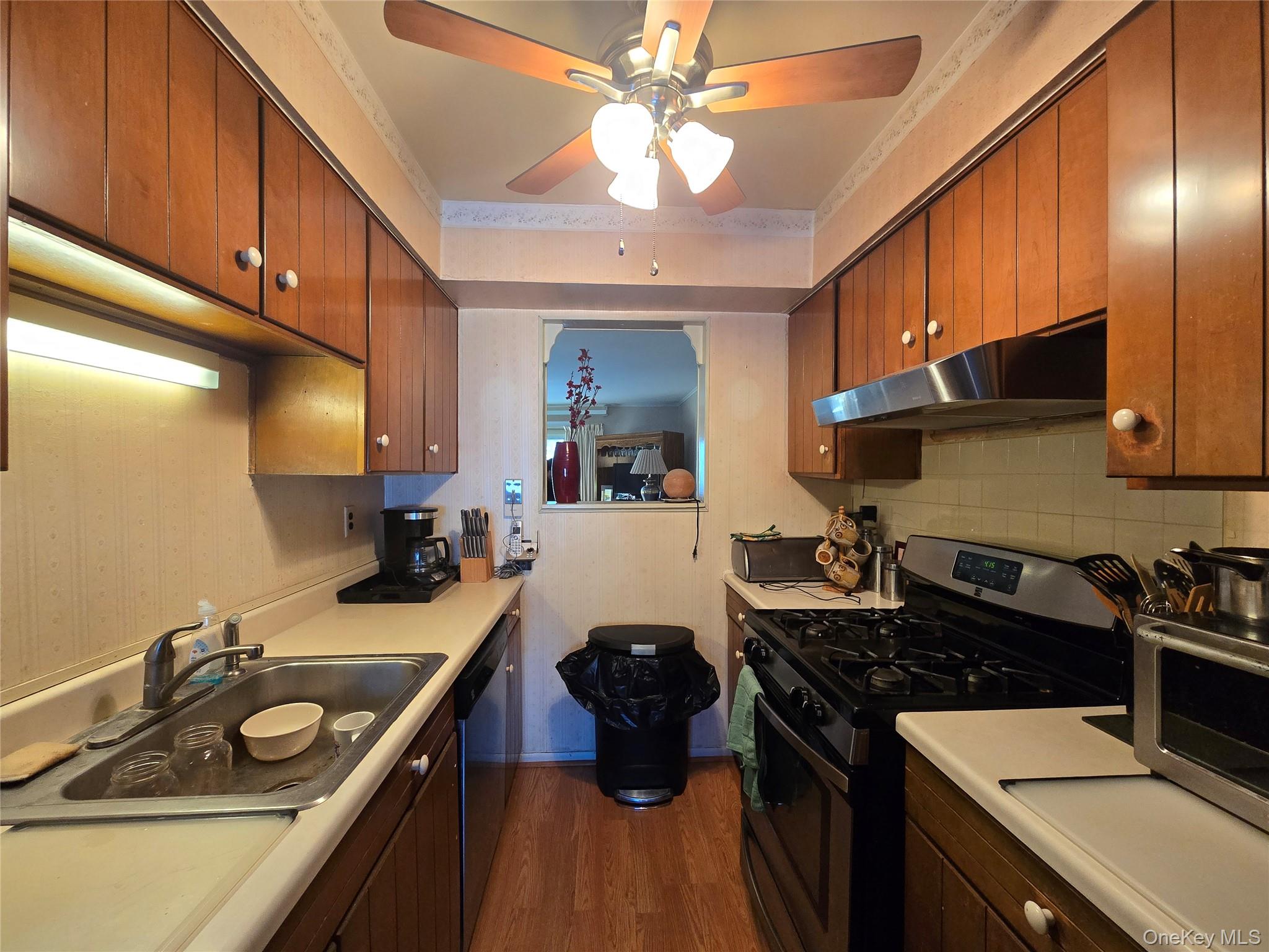 34 Hampton Court Middletown, NY 10941 - Photo 4 of 20