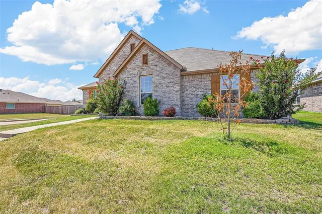 $2,400 | 1948 Day Break Drive, Lancaster, TX 75146