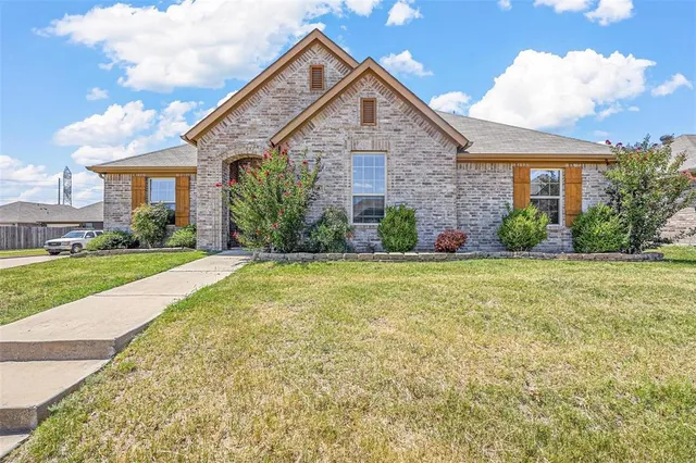 $2,400 | 1948 Day Break Drive, Lancaster, TX 75146