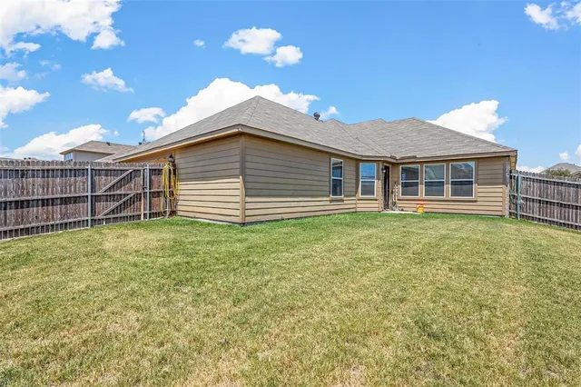 $2,400 | 1948 Day Break Drive, Lancaster, TX 75146