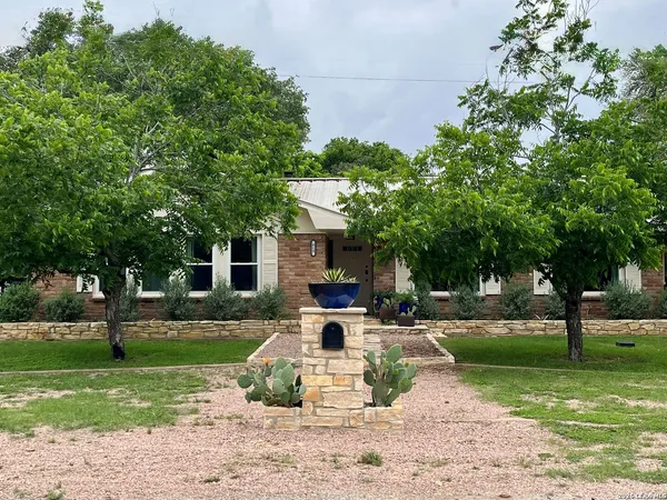 $435,000 | 819 Pecan Street, Blanco, TX 78606