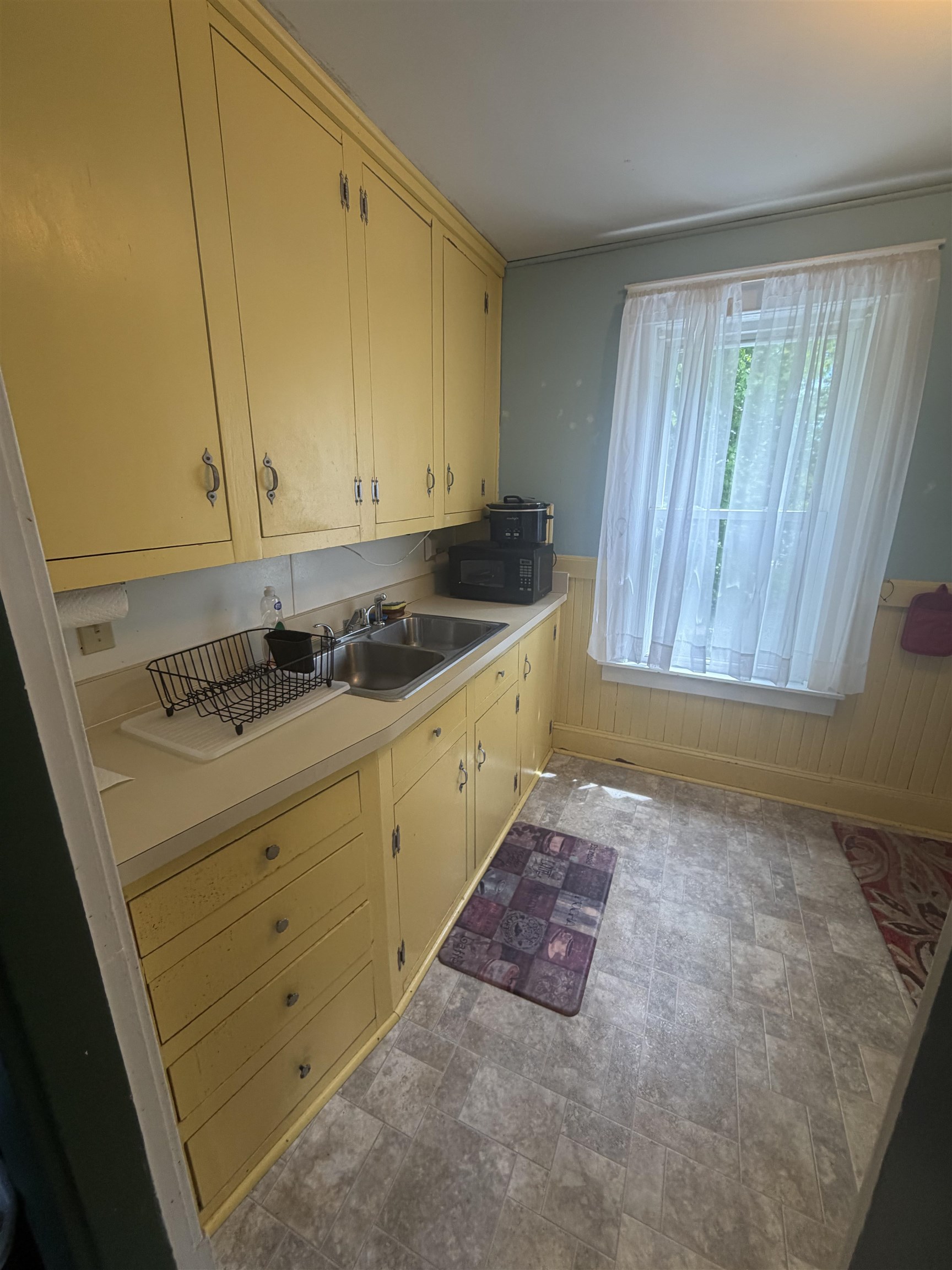 45 Morgan Street Manchester, NH 03102 - Photo 14 of 27