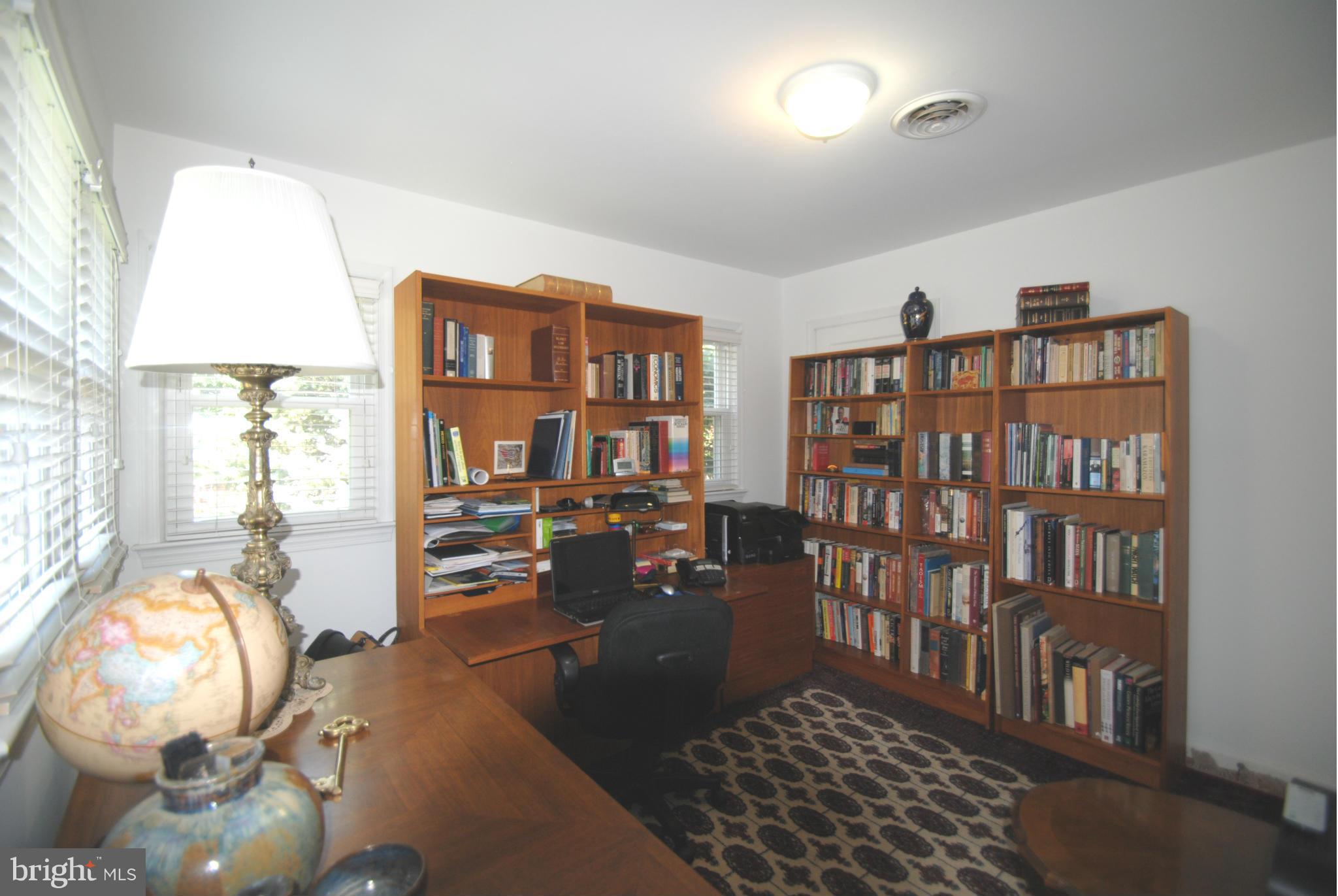 7921 Bainbridge Road Alexandria, VA 22308 - Photo 14 of 30 a living room with furniture and a book shelf