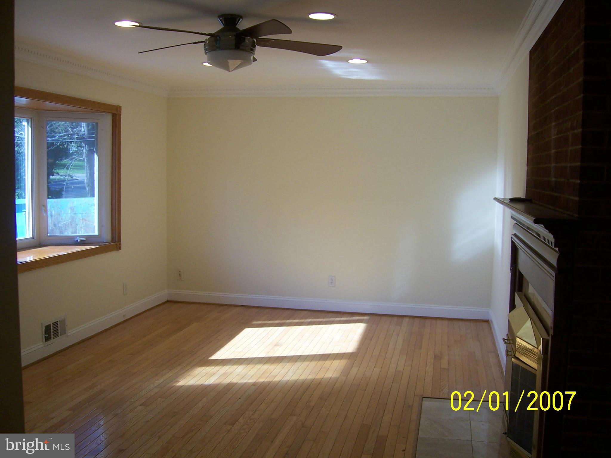 5502 Heming Avenue Springfield, VA 22151 - Photo 7 of 27 Living Room