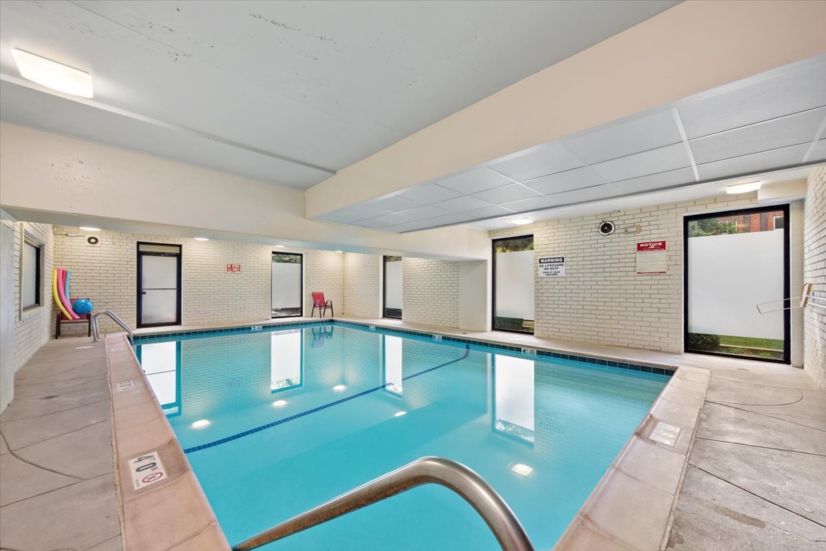 3900 North Pine Grove Avenue, Unit 910 Chicago, IL 60613 - Photo 12 of 18