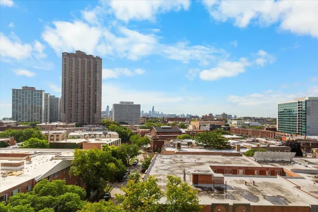 $240,000 | 3900 North Pine Grove Avenue, Unit 910, Chicago, IL 60613