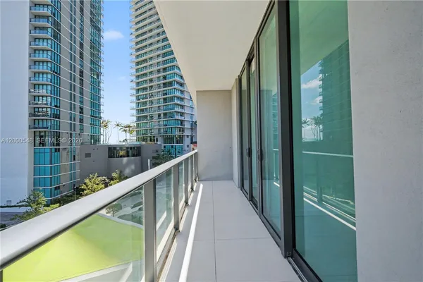 $450,000 | Paraiso Bayviews, Miami, FL 33137