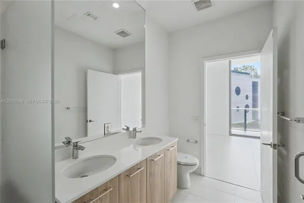 $450,000 | Paraiso Bayviews, Miami, FL 33137