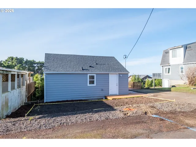 a view of a house with a backyard
