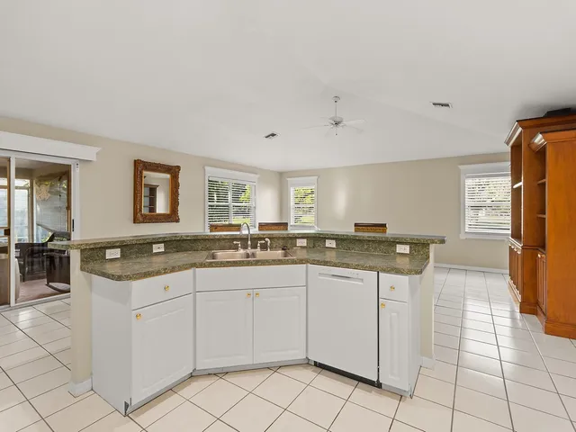 $3,000 | 819 20th Avenue, Vero Beach, FL 32960