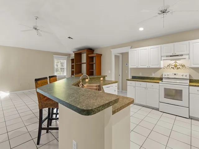 $3,000 | 819 20th Avenue, Vero Beach, FL 32960