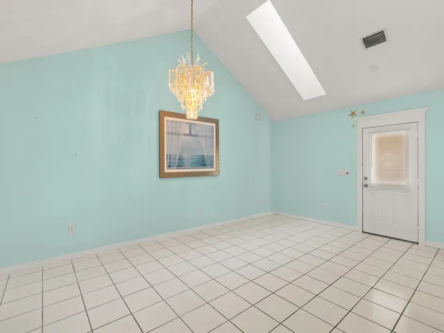 $3,000 | 819 20th Avenue, Vero Beach, FL 32960