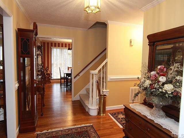 8704 Cliff Top Court Raleigh, NC 27613 - Photo 4 of 25