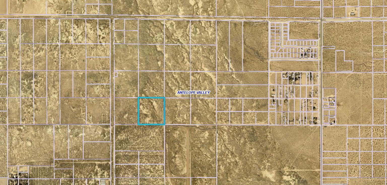 131 Cor Lancaster Ca Lancaster, CA 93535 - Photo 3 of 11 a bathroom with a shower