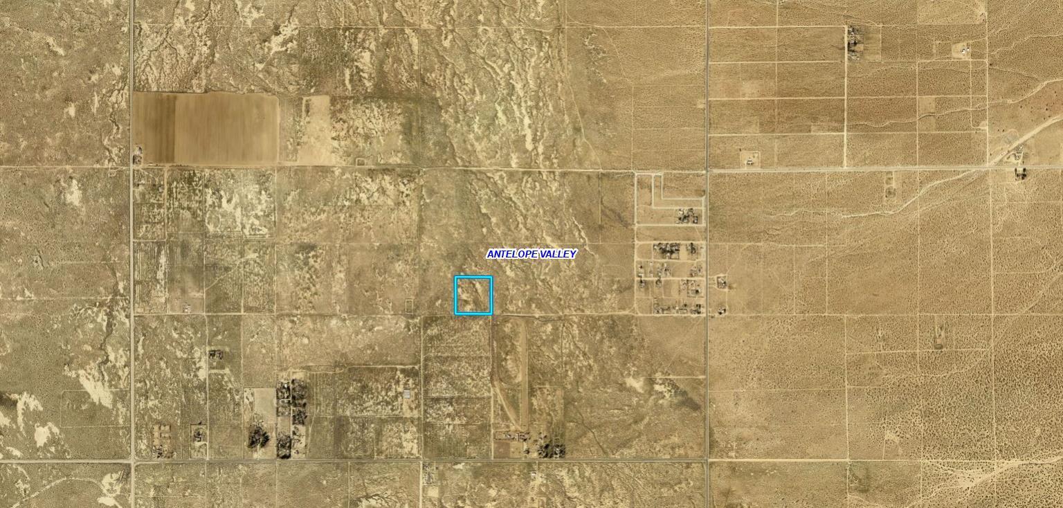 131 Cor Lancaster Ca Lancaster, CA 93535 - Photo 5 of 11 a bathroom with a shower