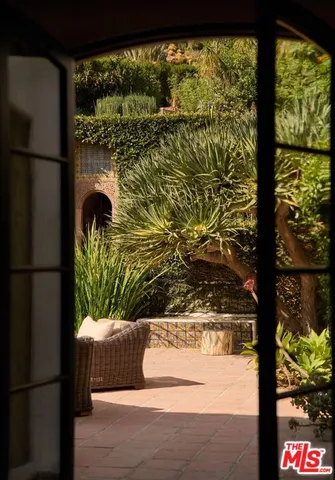 $8,195,000 | 2666 Aberdeen Avenue, Los Angeles, CA 90027