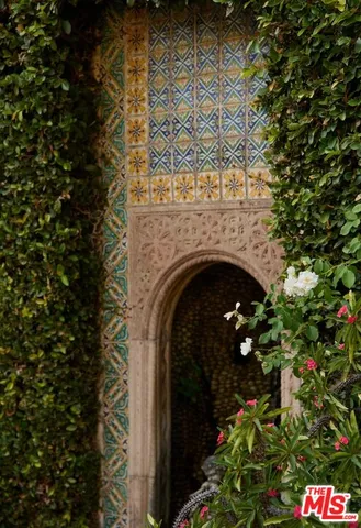 $8,195,000 | 2666 Aberdeen Avenue, Los Angeles, CA 90027