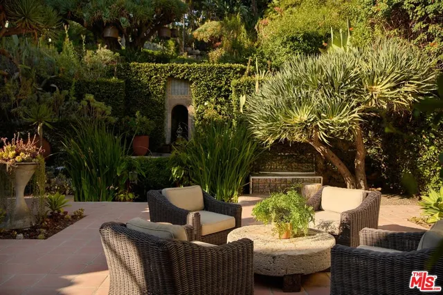 $8,195,000 | 2666 Aberdeen Avenue, Los Angeles, CA 90027