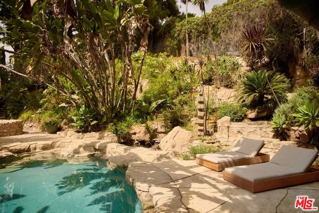 $8,195,000 | 2666 Aberdeen Avenue, Los Angeles, CA 90027