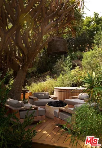 $8,195,000 | 2666 Aberdeen Avenue, Los Angeles, CA 90027