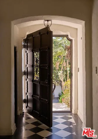 $8,195,000 | 2666 Aberdeen Avenue, Los Angeles, CA 90027