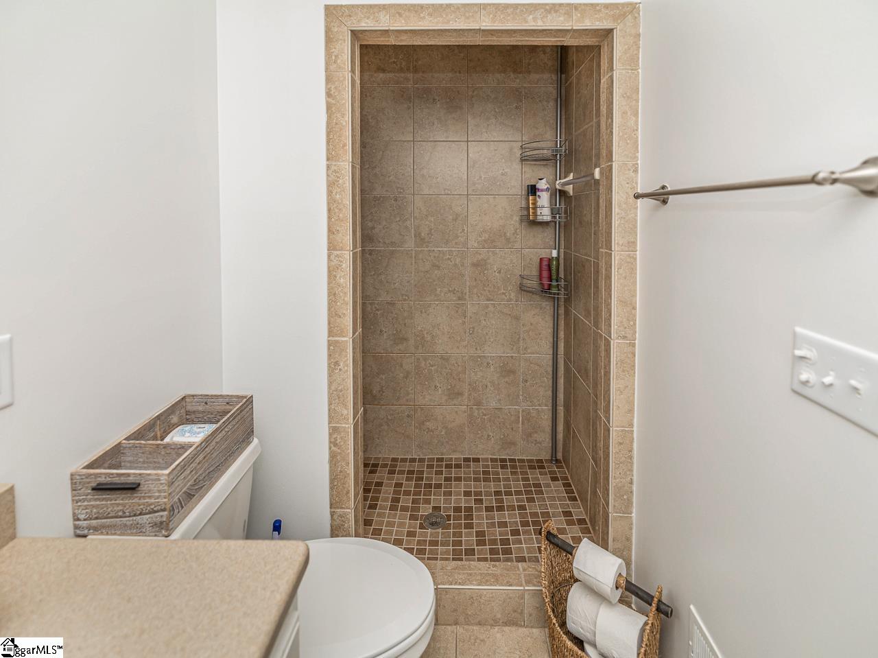 104 Dumbarton Avenue Simpsonville, SC 29681 - Photo 3 of 32