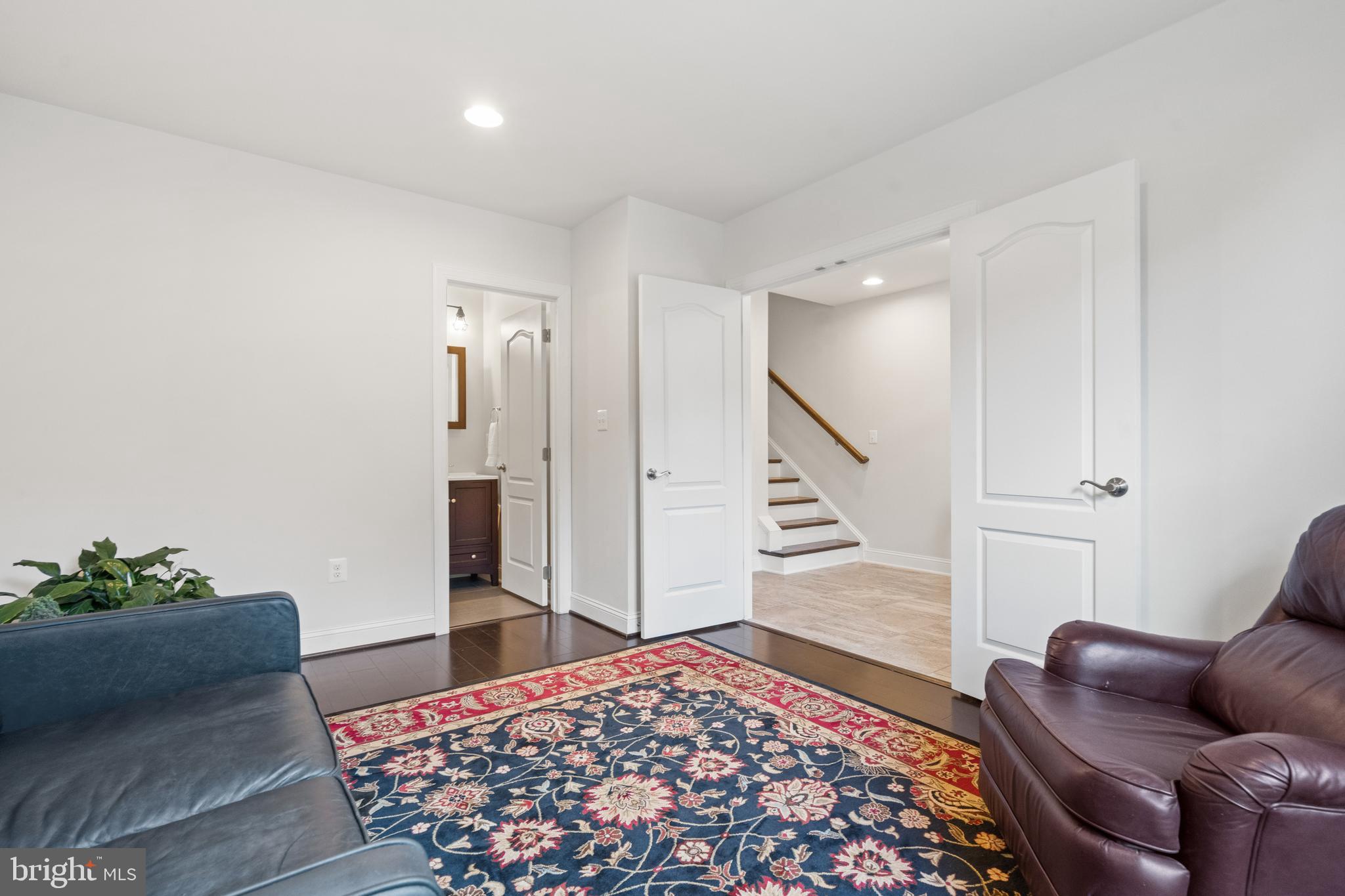 46083 Hall Road Sterling, VA 20166 - Photo 6 of 32