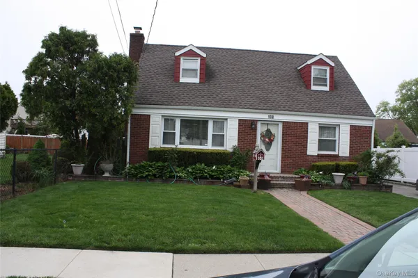 $689,000 | 138 Manor Parkway, Uniondale, NY 11553