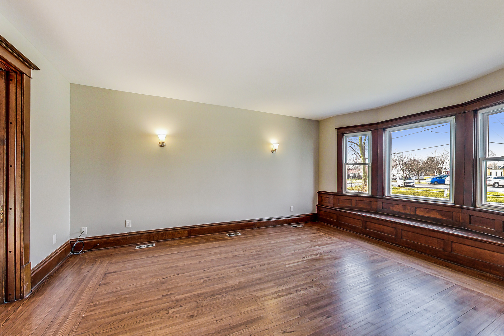 207 Center Road Frankfort, IL 60423 - Photo 13 of 41 a view of an empty room with wooden floor and a window