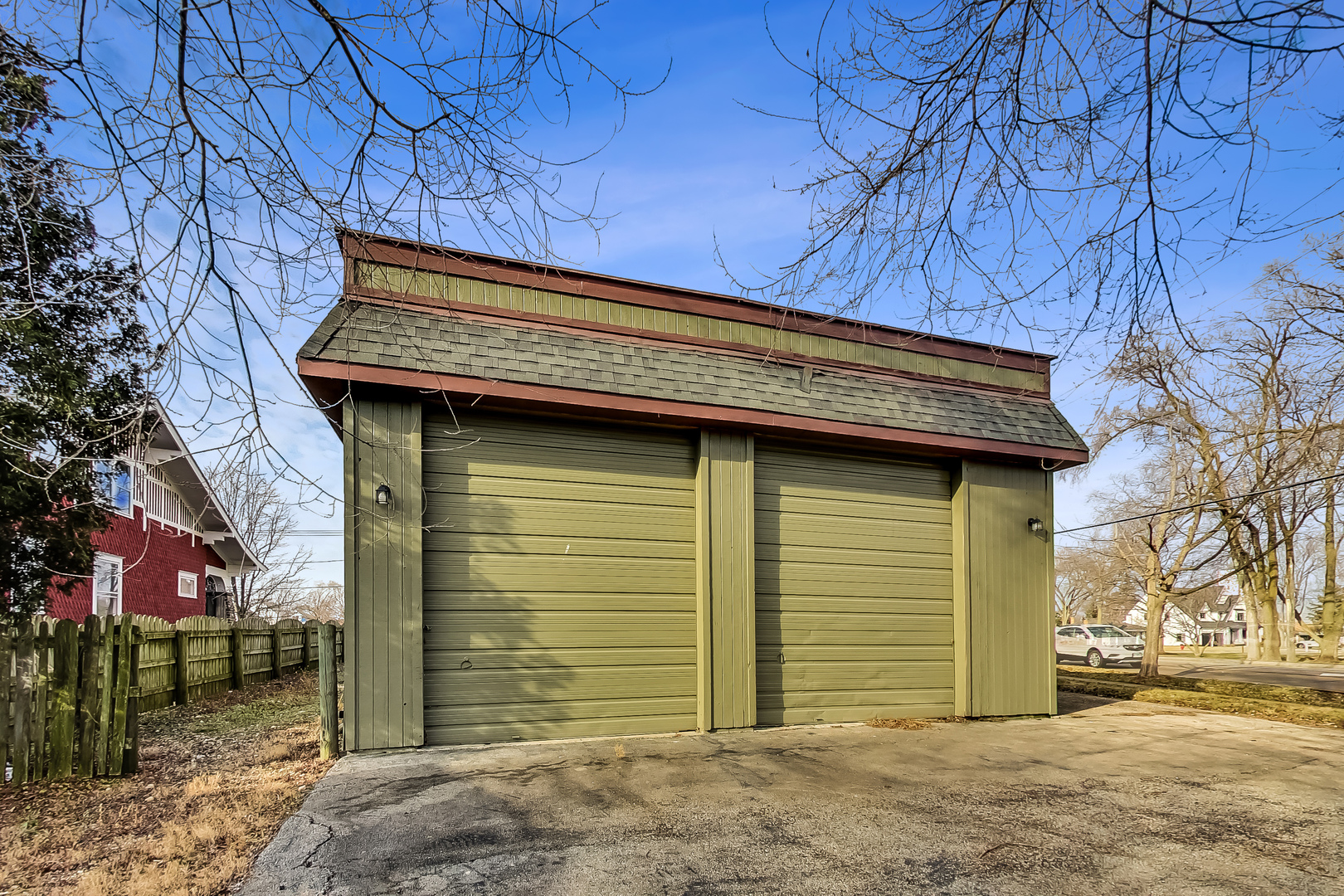 207 Center Road Frankfort, IL 60423 - Photo 36 of 41 a view of a house with a door